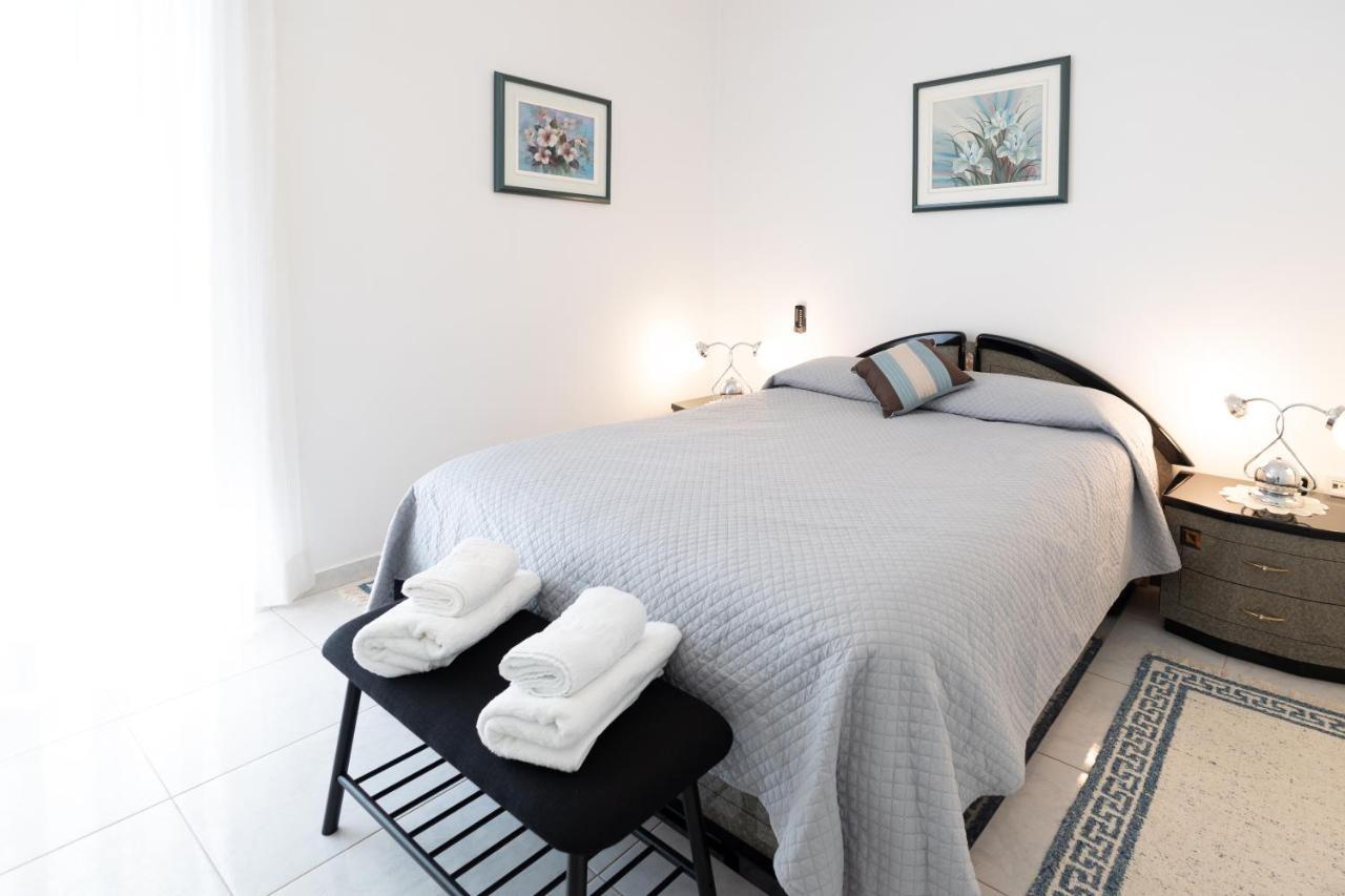 Seaside Penthouse In كالاماتا المظهر الخارجي الصورة